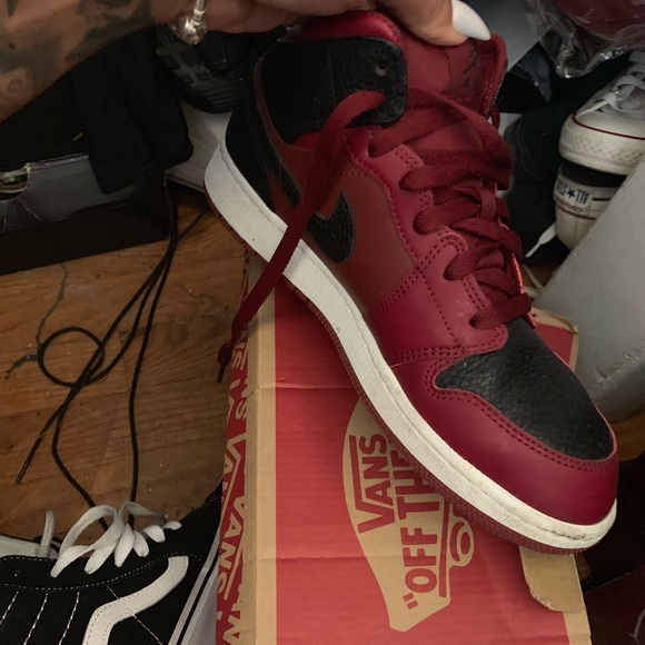 Sneakers - Picture 4 of 8